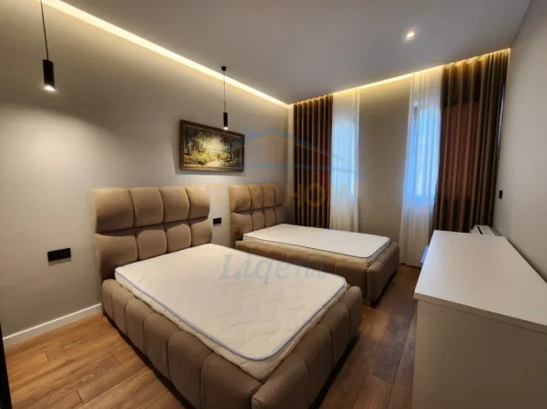 Qira, Apartament 2+1+2 Poste Parkimi, Liqeni i Thate, Tiranë