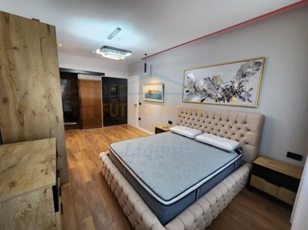 Qira, Apartament 2+1+2 Poste Parkimi, Liqeni i Thate, Tiranë