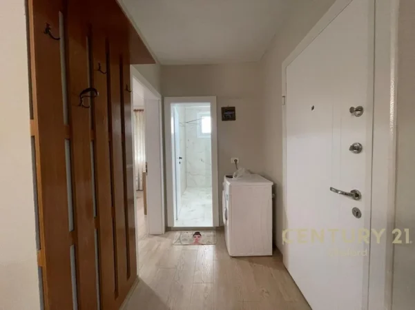 Tirane, jepet me qera apartament 2+1 , 70 m² 650 €