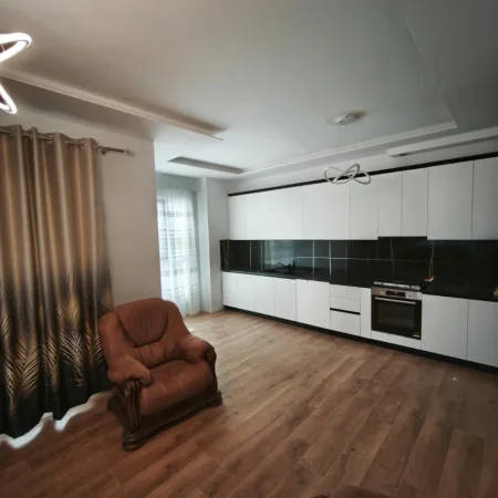 Tirane, jepet me qera apartament 2+1 Kati 1, 98 m² 700 € (Rruga Dritan Hoxha)