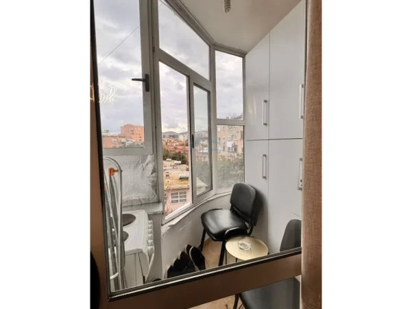 Tirane, jepet me qera apartament 3+1 Kati 3, 91 m² 1.200 € (Bulevardi B.Curri)