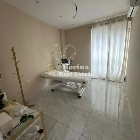 Tirane, jepet me qera ambjent biznesi Kati 6, 70 m² 650 € (Komuna e Parisit)