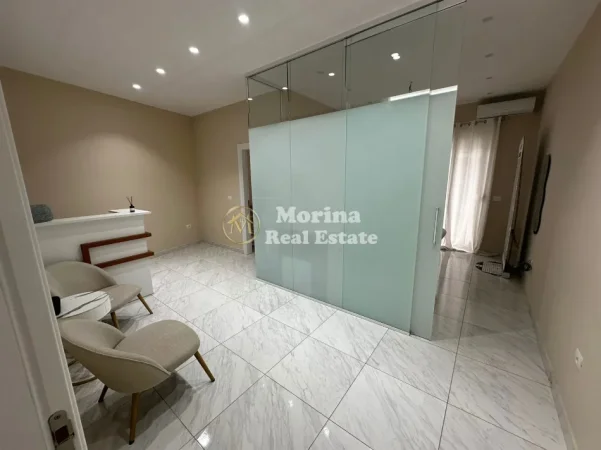 Tirane, jepet me qera ambjent biznesi Kati 6, 70 m² 650 € (Komuna e Parisit)