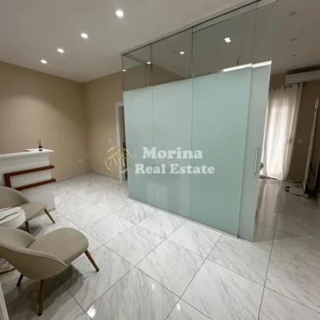 Tirane, jepet me qera ambjent biznesi Kati 6, 70 m² 650 € (Komuna e Parisit)