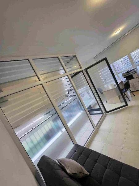 Tirane, jepet me qera zyre Kati 2, 65 m² 500 € (BULEVARDI I RI)