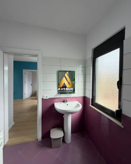 Tirane, shitet apartament 1+1 Kati 4, 40 m² 77.900 € (Rruga Pavarsia)