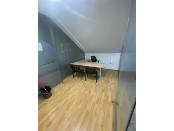 Tirane, shitet ambjent biznesi Kati 0, 13 m² 42.000 € (Bulevardi Zhan Dark, Tiranë)