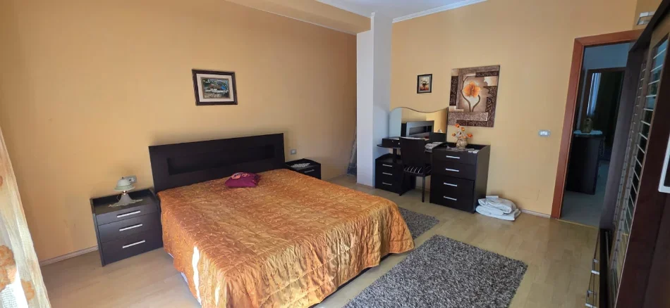 Tirane, jepet me qera apartament 2+1 Kati 5, 110 m² 700 € (Komuna e Parisit)