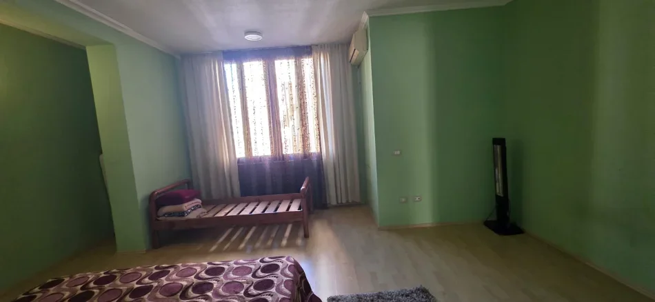 Tirane, jepet me qera apartament 2+1 Kati 5, 110 m² 700 € (Komuna e Parisit)