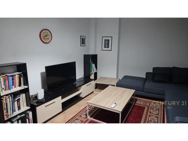 Tirane, jepet me qera apartament 1+1 , 77 m² 550 € (prane viles Gold)