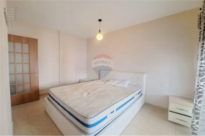 Vlore, jepet me qera apartament 1+1 , 75 m² 370 € (Rr. Hajredin Haxhiraj, Vlorë)
