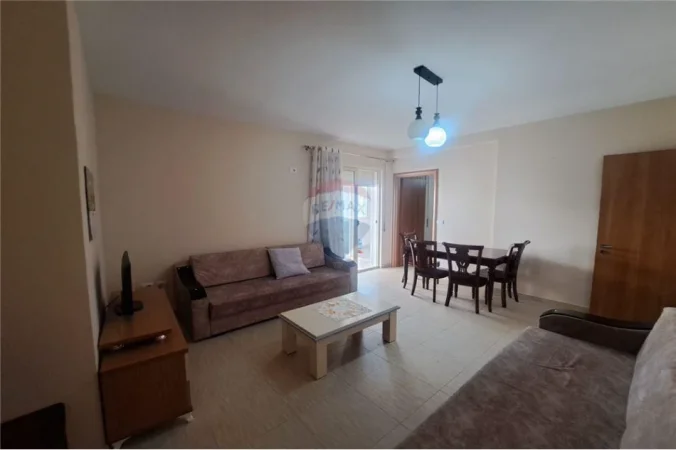 Vlore, jepet me qera apartament 1+1 , 75 m² 370 € (Rr. Hajredin Haxhiraj, Vlorë)