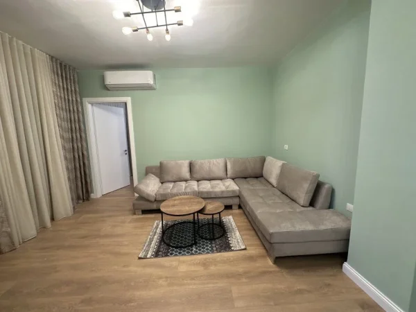 Tirane, jepet me qera apartament 3+1+Ballkon Kati 5, 150 m² 1.300 € (LIQENI THATE)