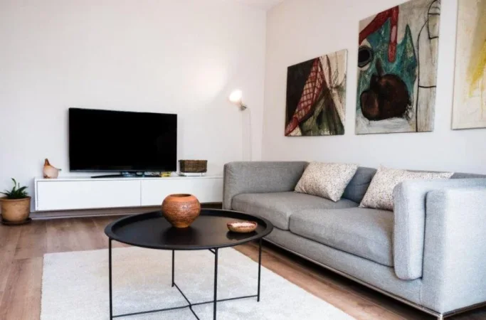 Tirane, jepet me qera apartament 1+1 Kati 4, 60 m² 650 € (QENDER)