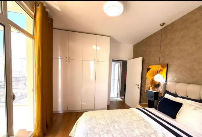 Tirane, jepet me qera apartament 1+1+Ballkon Kati 6, 77 m² 800 € (21 DHJETORI)