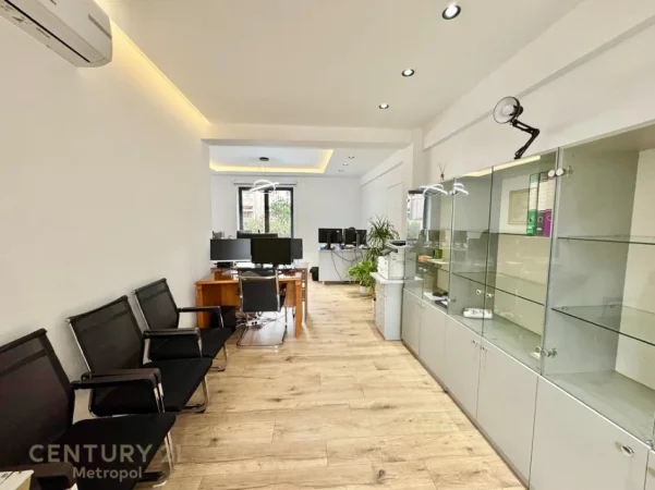 Tirane, jepet me qera 1+1 Kati 1, 72 m² 1.100 €