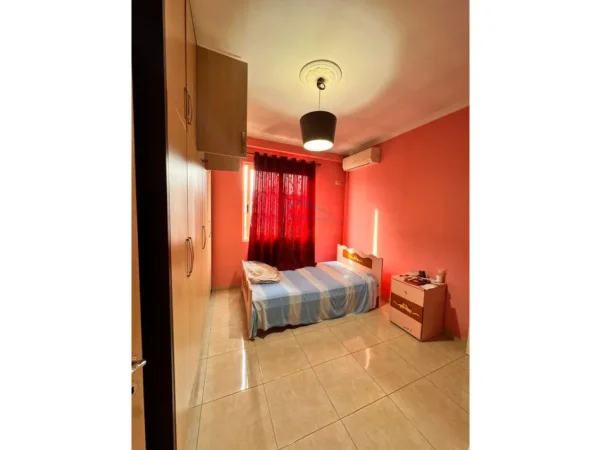 Tirane, jepet me qera apartament 2+1 , 97 m² 450 € (Unaza e Re)