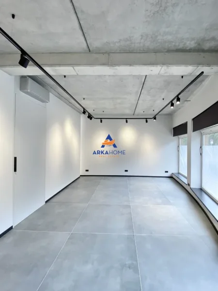 Tirane, jepet me qera Kati 0, 205 m² 3.000 € 