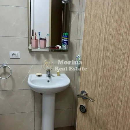 Tirane, jepet me qera apartament 3+1 Kati 3, 110 m² 700 € (5 Maji)