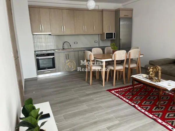 Tirane, jepet me qera apartament 3+1 Kati 3, 110 m² 700 € (5 Maji)