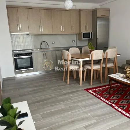 Tirane, jepet me qera apartament 3+1 Kati 3, 110 m² 700 € (5 Maji)