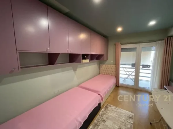 Tirane, jap me qera apartament 2+1 Kati 3, 89 m² 900 € (Prane Pazarit te Ri)