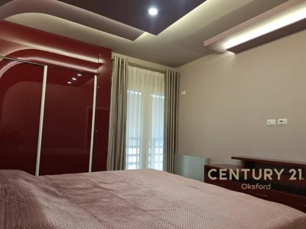 Tirane, jap me qera apartament 2+1 Kati 3, 89 m² 900 € (Prane Pazarit te Ri)