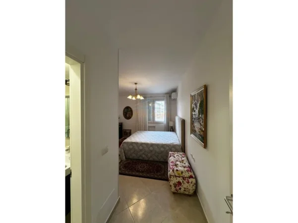 Tirane, jepet me qera apartament 3+1 Kati 7, 112 m² 1.400 € (Selvia)