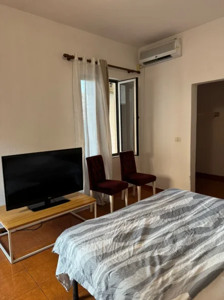 Tirane, jepet me qera apartament 2+1+Aneks+Ballkon Kati 2, 150 m² 450 € (rruga don bosko)