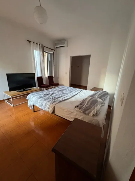 Tirane, jepet me qera apartament 2+1+Aneks+Ballkon Kati 2, 150 m² 450 € (laprake)