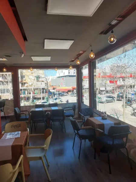 Tirane, jepet me qera ambjent biznesi Kati 2, 120 m² 