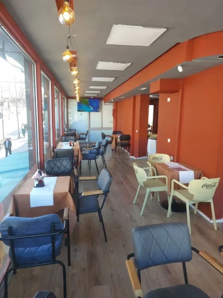 Tirane, jepet me qera ambjent biznesi Kati 2, 120 m² 