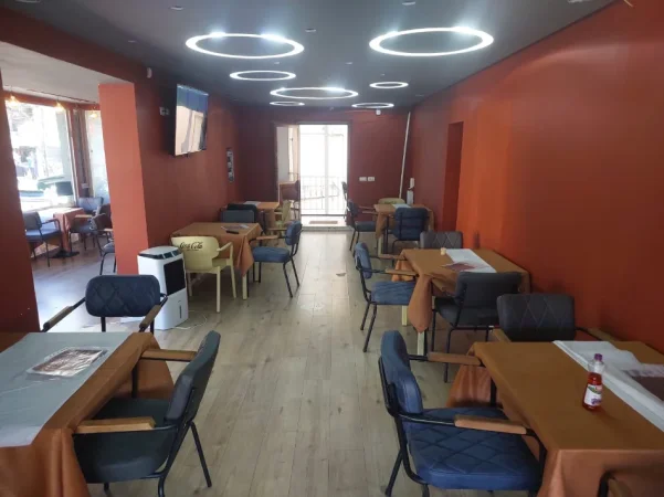 Tirane, jepet me qera ambjent biznesi Kati 2, 120 m² 