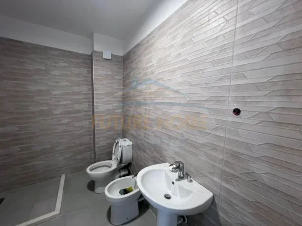 Tirane, jepet me qera apartament 2+1, Kati 5, 87 m² 520 € (Rruga e Dibres)