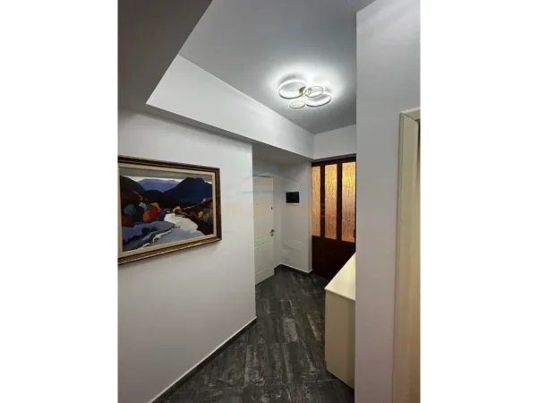 Tirane, jepet me qera apartament 2+1 Kati 2, 105 m² 1.000 € (21 Dhjetori)