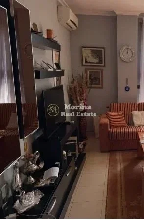 Tirane, jepet me qera apartament 1+1 Kati 10, 64 m² 1.200 € (Brryli)