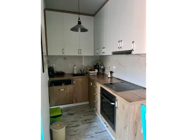 Tirane, jepet me qera apartament 2+1 Kati 7, 80 m² 750 € (KOMUNA E PARISIT)