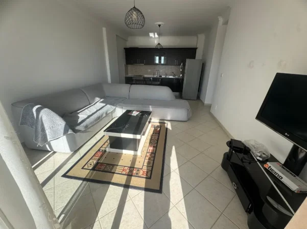 Tirane, jepet me qera apartament 1+1 Kati 3, 65 m² 430 € (PORCELAN)