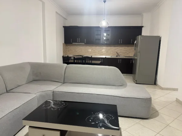 Tirane, jepet me qera apartament 1+1 Kati 3, 65 m² 430 € (PORCELAN)