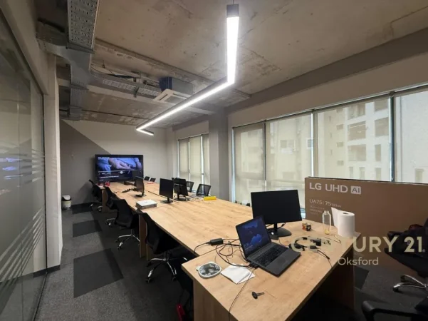 Tirane, jepet me qera apartament 3+1 Kati 2, 2.200 € (rr. kosovareve)