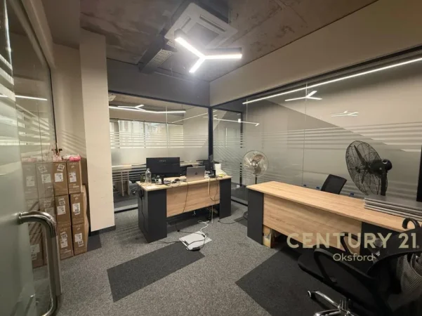 Tirane, jepet me qera apartament 3+1 Kati 2, 2.200 € (rr. kosovareve)