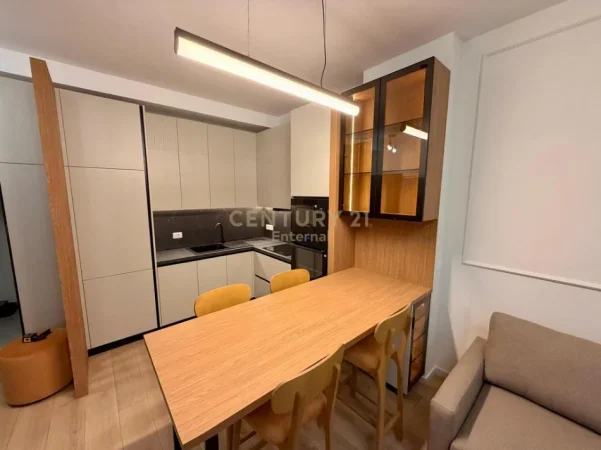 Tirane, jepet me qera 1+1 Kati 7, 80 m² 850 € 