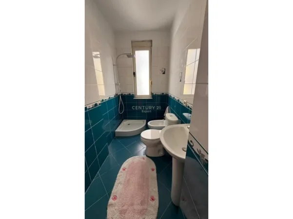 Tirane, jepet me qera apartament 2+1 Kati 2, 500 m² 500 € 