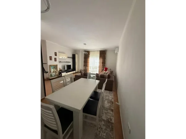 Tirane, jepet me qera apartament 2+1 Kati 2, 500 m² 500 € 