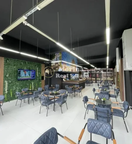 Tirane, jepet me qera ambjent biznesi Kati 0, 141 m² 1.100 € (5 Maji)