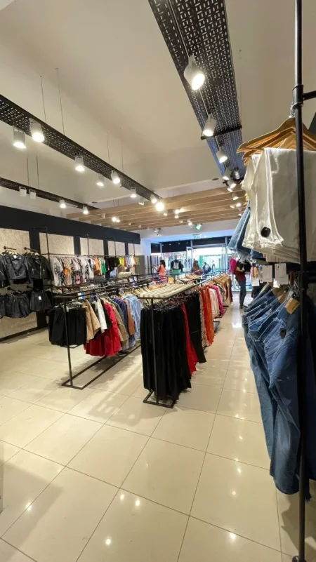 Tirane, jepet me qera dyqan Kati 0, 100 m² 1.500 € (RRUGA E ELBASANIT)