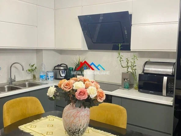 Tirane, jepet me qera apartament 1+1+Ballkon Kati 7, 68 m² 850 € (RRUGA GJIK KUQALI,STADIUMI DINAMO)