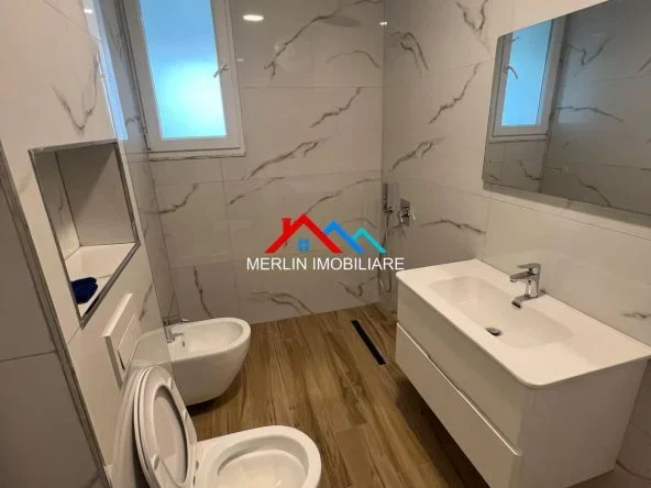 Tirane, jepet me qera apartament 1+1+Ballkon Kati 2, 80 m² 468 € (RRUGA KONT LEOPOLD BERTOLD,ALI DEMI)