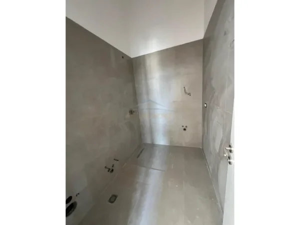 Tirane, shitet apartament 2+1 Kati 13, 132 m² 399.000 € (132.72)