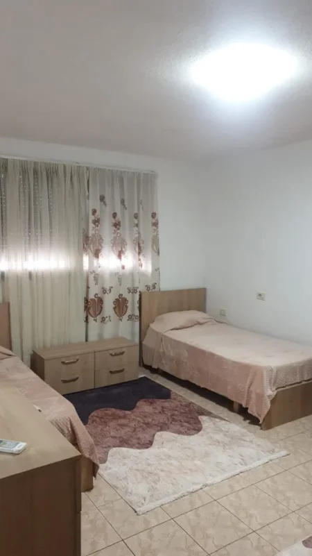 Tirane, jepet me qera apartament 2+1 Kati 4, 90 m² 600 € (Gjimnazi Petronini Luarasi)